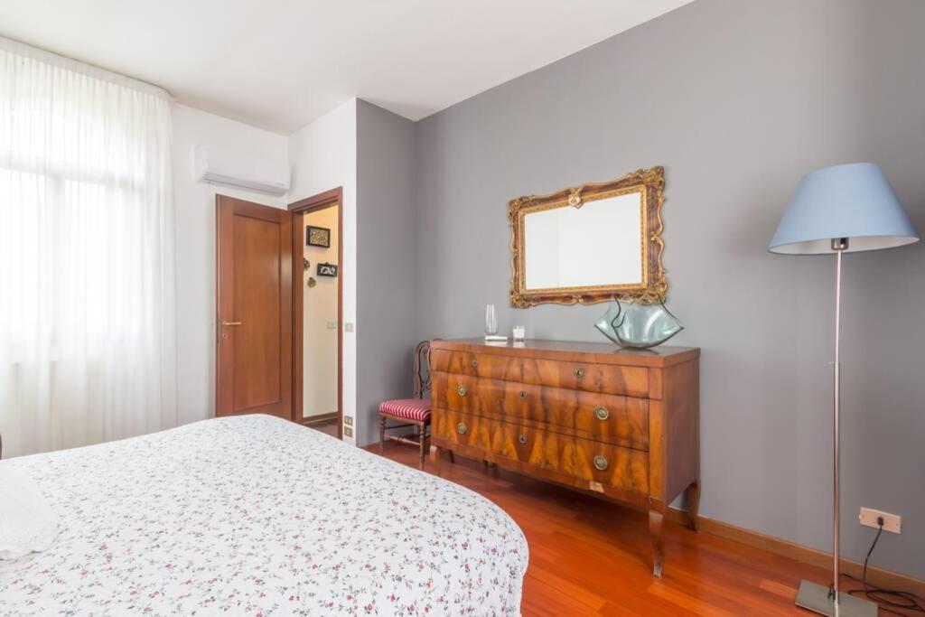 Dadahome Elegante Appartamento Vicino Al Centro Тревізо Екстер'єр фото